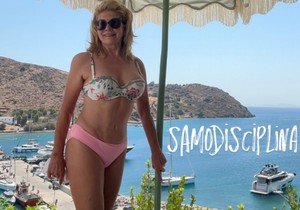 Suzana Mančić u kupaćem