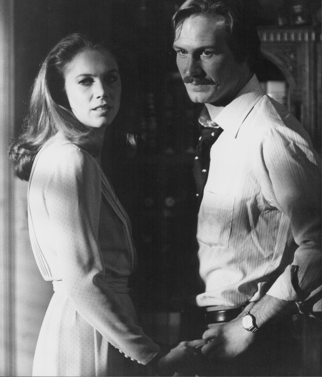 Kathleen Turner i William Hurt na planie "Żaru ciała"