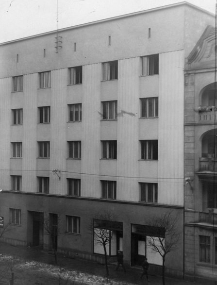 Chorzów. Nowowybudowany dom Spółdzielni Mieszkaniowej przy ulicy Dąbrowskiego 32, 1937 r.