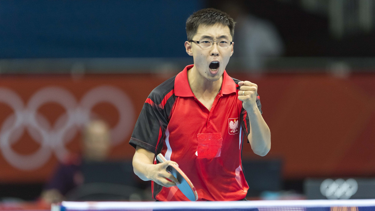 Wang Zeng Yi, Patryk Zatówka i Jakub Dyjas odnieśli po dwa zwycięstwa w pierwszym dniu eliminacji singla mistrzostw Europy w tenisie stołowym. Po jednej wygranej i porażce mają na koncie w Jekaterynburgu Natalia Bajor i Konrad Kulpa.