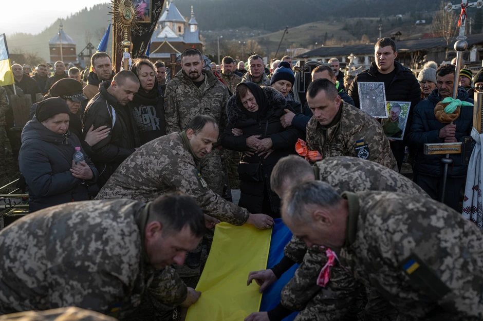 Sahrana ukrajinskog vojnika u selu Krasnik 29. decembra 2023.