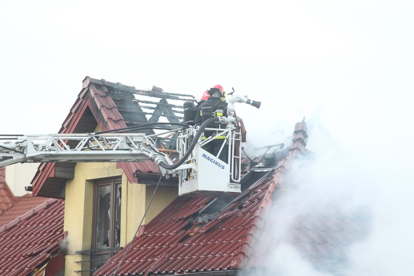 Potężny pożar pod Warszawą. Eksplodowały fajerwerki