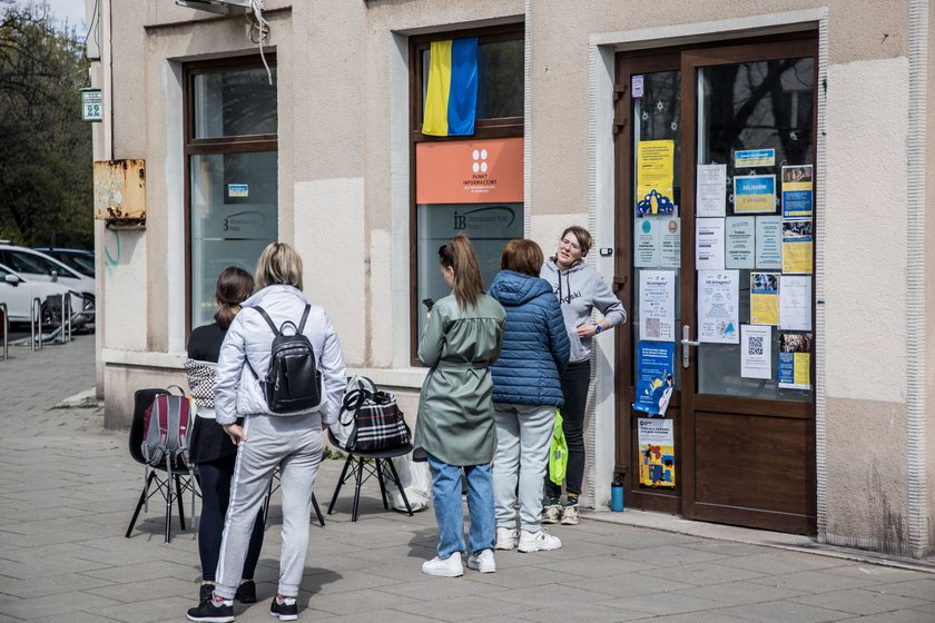 To sklepy pełne dobra. Uchodźcy znajdują tu nie tylko ubrania