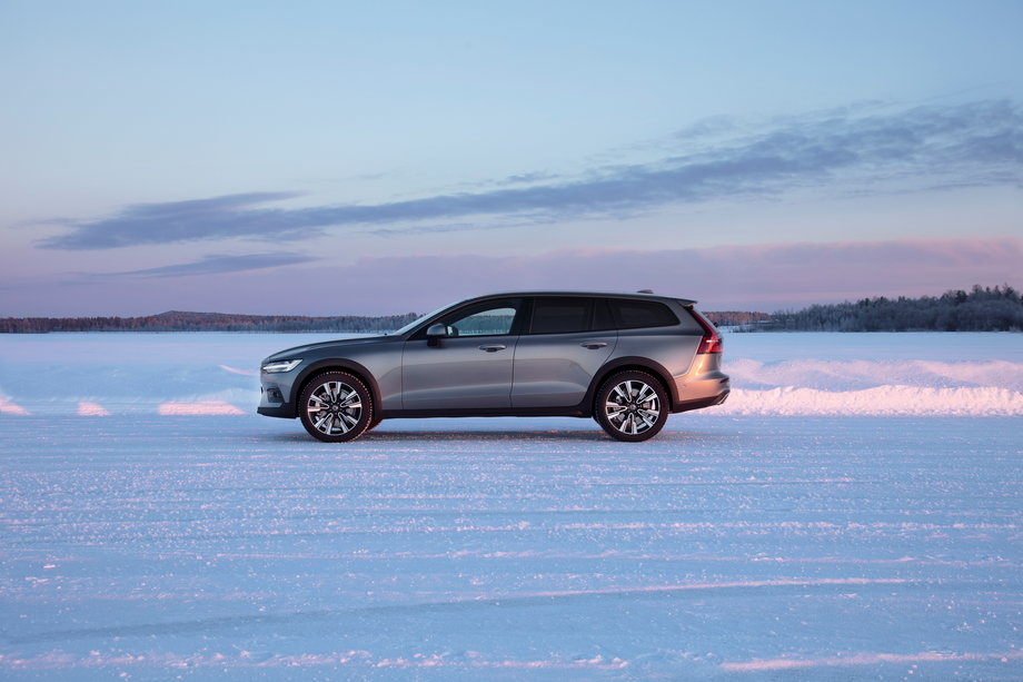 Volvo V60 Cross Country - zdjęcie poglądowe