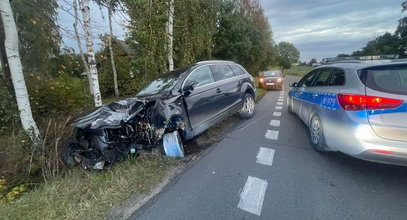 Jechał rozbitym samochodem bez jednego koła. Nie tylko stan auta wzbudzał niepokój...