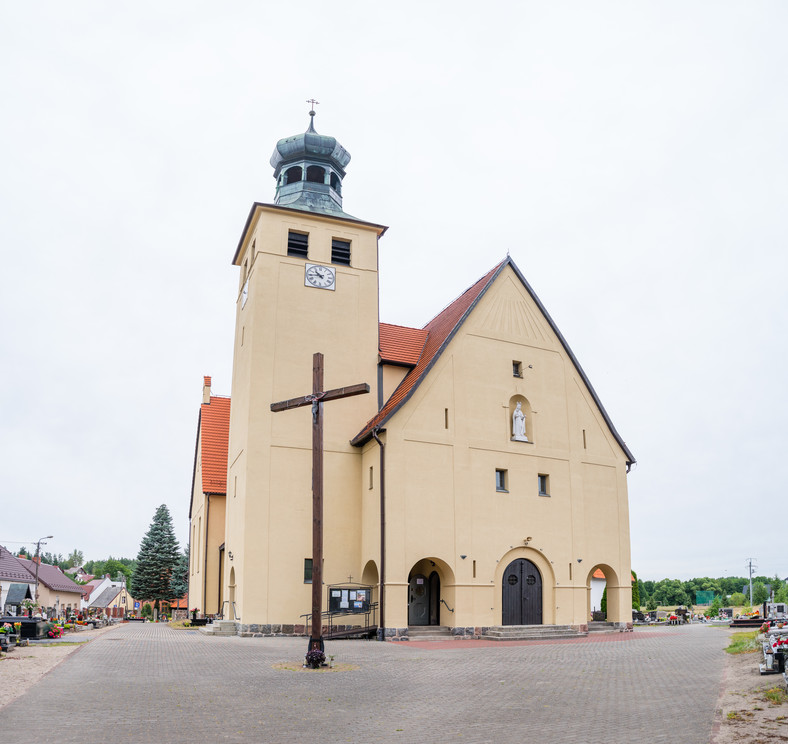 Neobarokowo-modernistyczny kościół w Swornegaciach