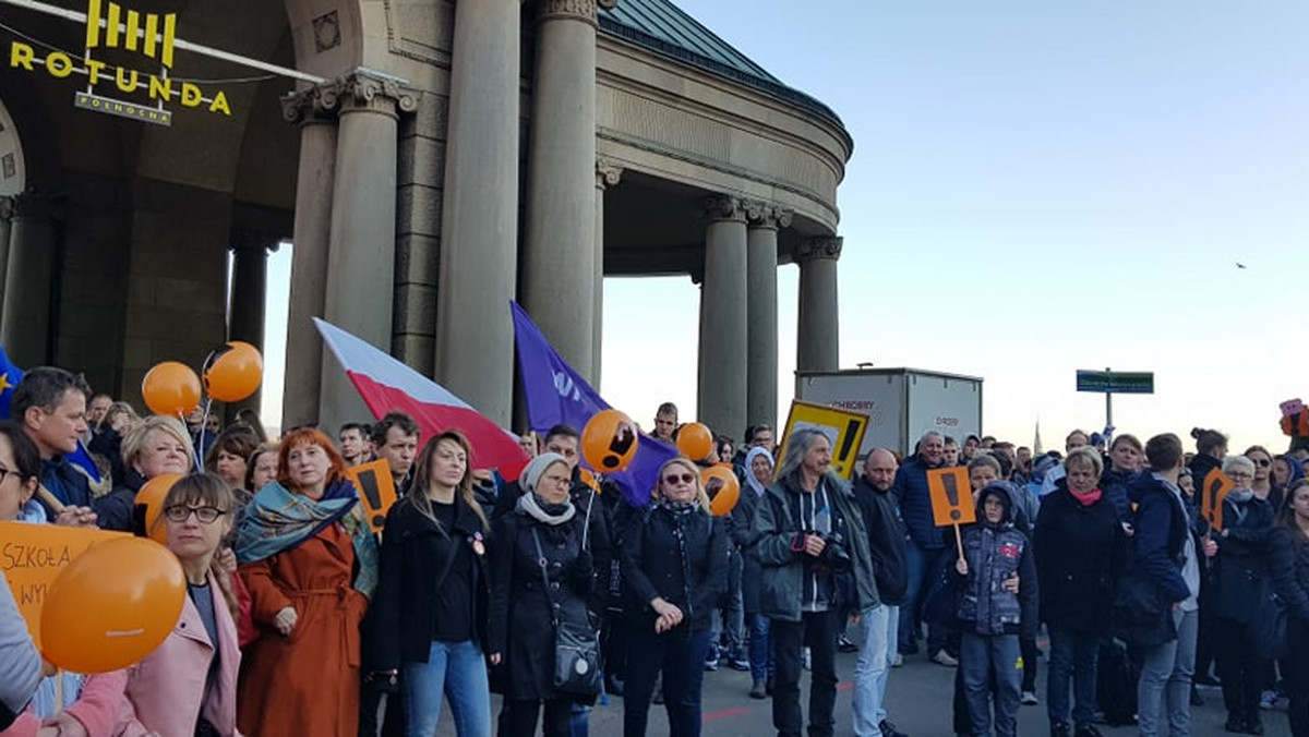 Pikieta poparcia dla nauczycieli w Szczecinie