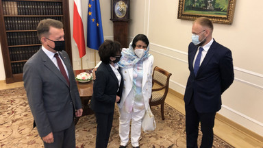 Przedstawicielka afgańskiego parlamentu, płacząc, dziękuje Polsce. "Błagalnie rozkładam ręce"
