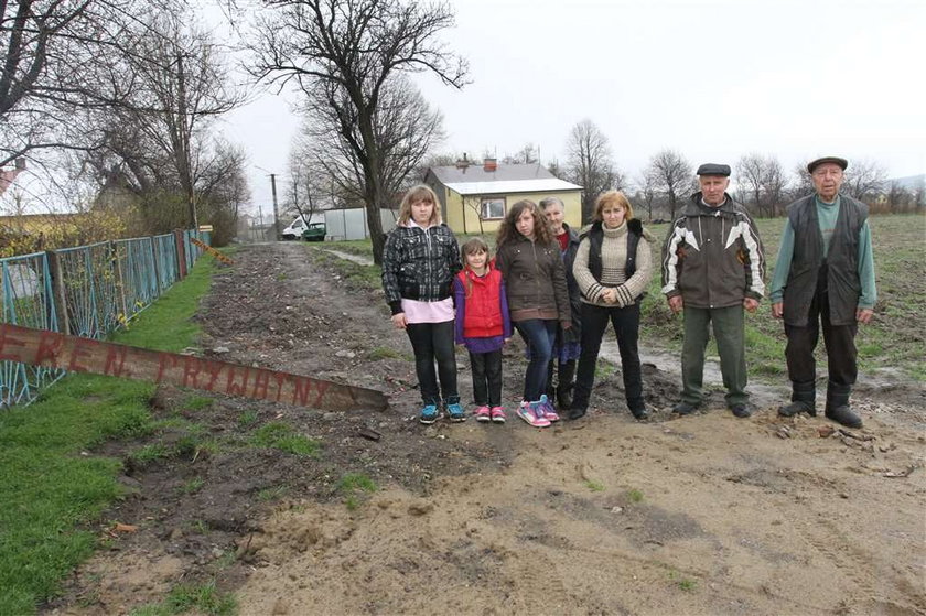 Po stu latach sąsiad zabrał nam drogę