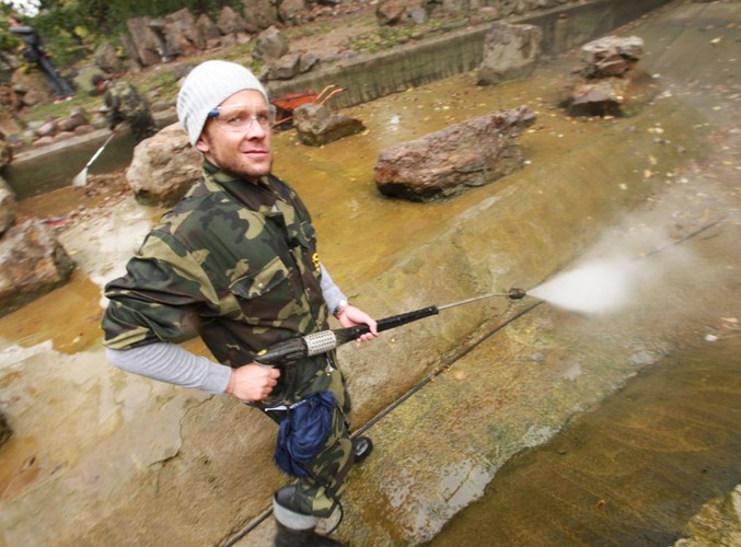 Woli i Tysio stawiają się rano na planie zdjęciowym i dopiero tam dowiadują się, jakie czeka na nich zadanie.