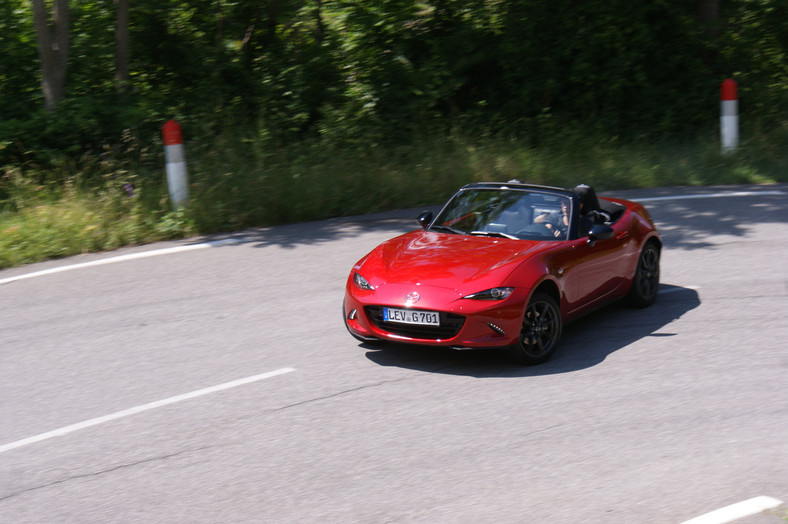 Mazda MX5 test, wygląd, silniki, wyposażenie. Ile