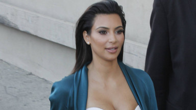 Kim Kardashian w szlafroku?