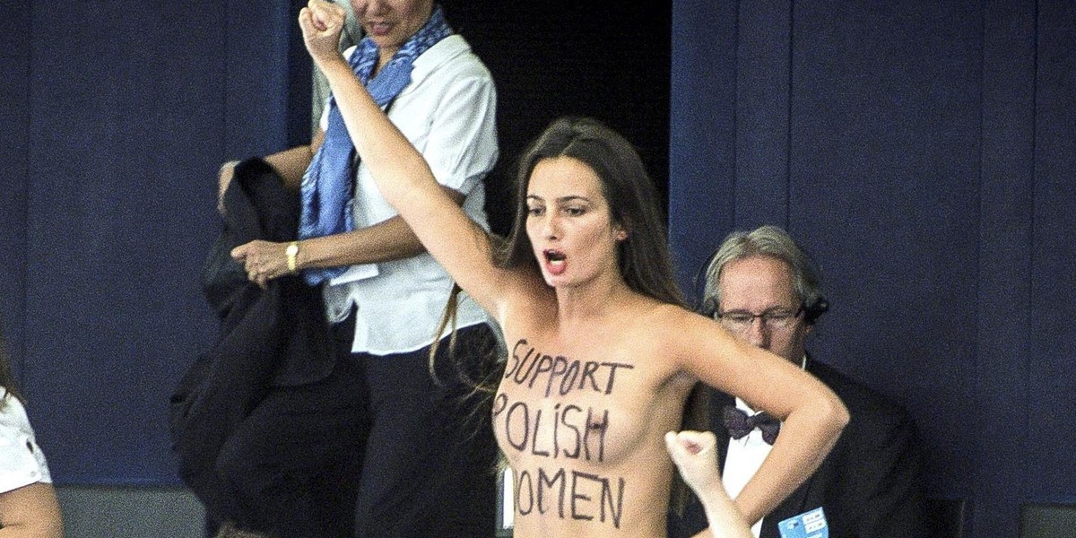 Aktywistki Femen podczas sesji w Parlamencie Europejskim