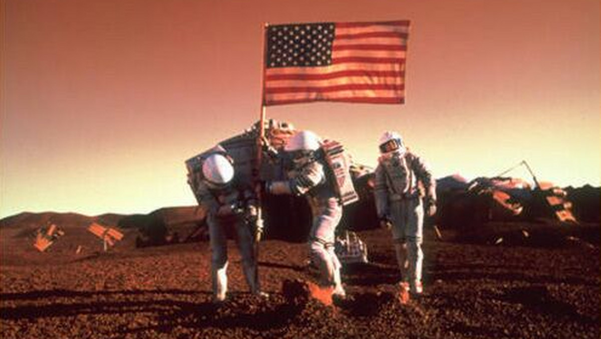 "Misja na Marsa" ("Mission to Mars"), reżyseria: Brian De Palma. Obsada: Gary Sinise, Tim Robbins, Don Cheadle, Connie Nielsen, Jerry O'Connell. USA 2000.