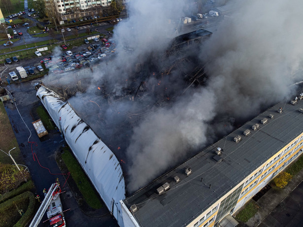 Pożar hali produkcyjnej przy ulicy Bystrzyckiej we Wrocławiu