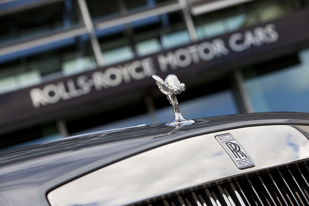Produkująca luksusowe samochody osobowe firma Rolls-Royce Motor Cars poinformowała w poniedziałek, że w ubiegłym roku miała najlepsze wyniki sprzedaży od czasu przejęcia jej przez niemiecki koncern motoryzacyjny BMW siedem lat temu.