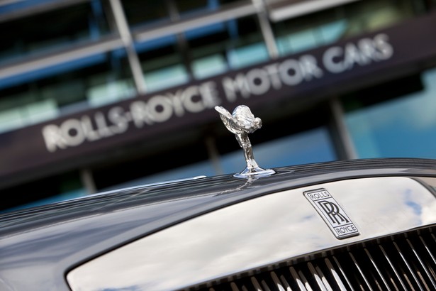 Produkująca luksusowe samochody osobowe firma Rolls-Royce Motor Cars poinformowała w poniedziałek, że w ubiegłym roku miała najlepsze wyniki sprzedaży od czasu przejęcia jej przez niemiecki koncern motoryzacyjny BMW siedem lat temu.