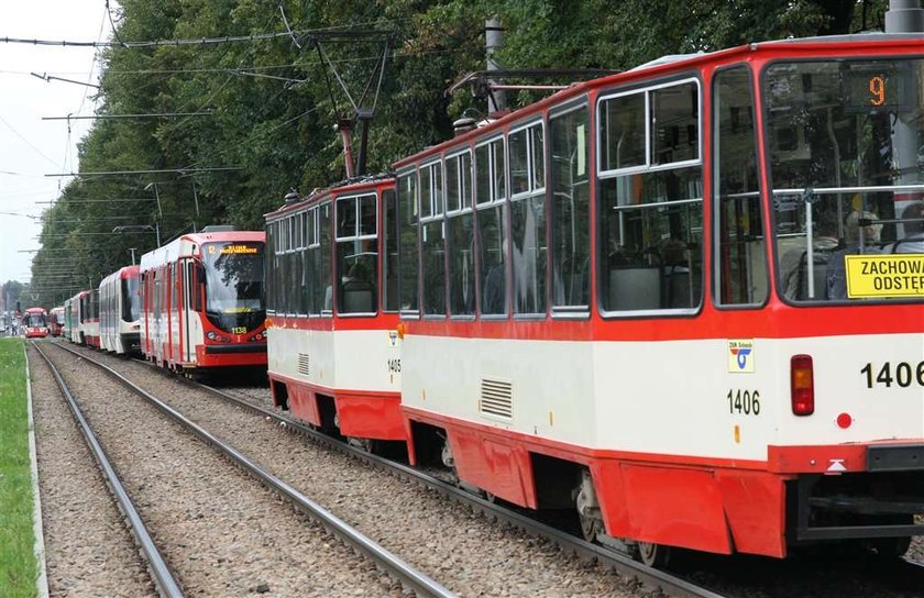 Tramwaje stają, bo nie ma prądu