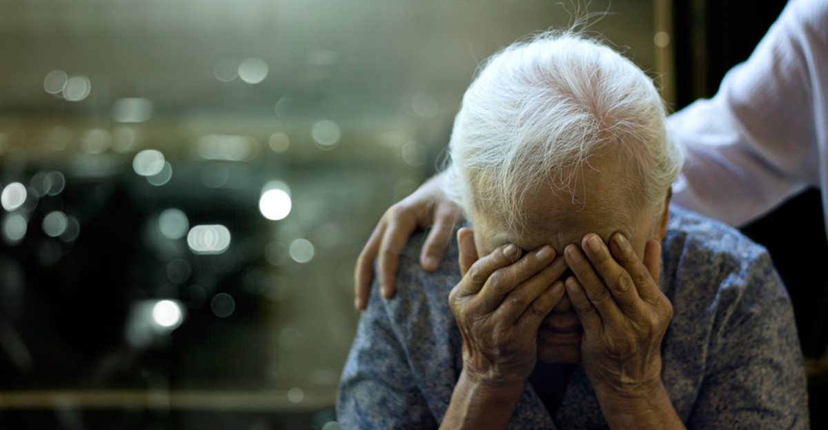 Choroba Alzheimera odbiera pamięć i niszczy mózg, jest nieodwracalna