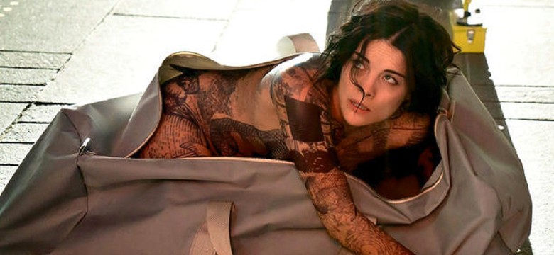 Jaimie Alexander naga i wytatuowana