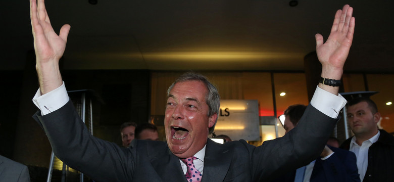 Nigel Farage wzywa Davida Camerona do dymisji