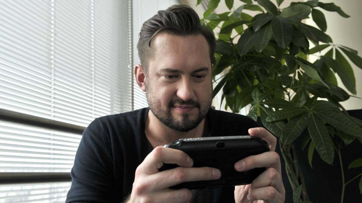 Marcin Prokop gra na PS Vita