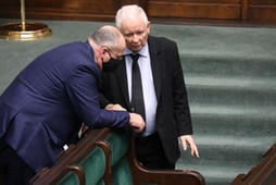 Prezes PiS Jarosław Kaczyński (P) i minister spraw zagranicznych Zbigniew Rau (L) 