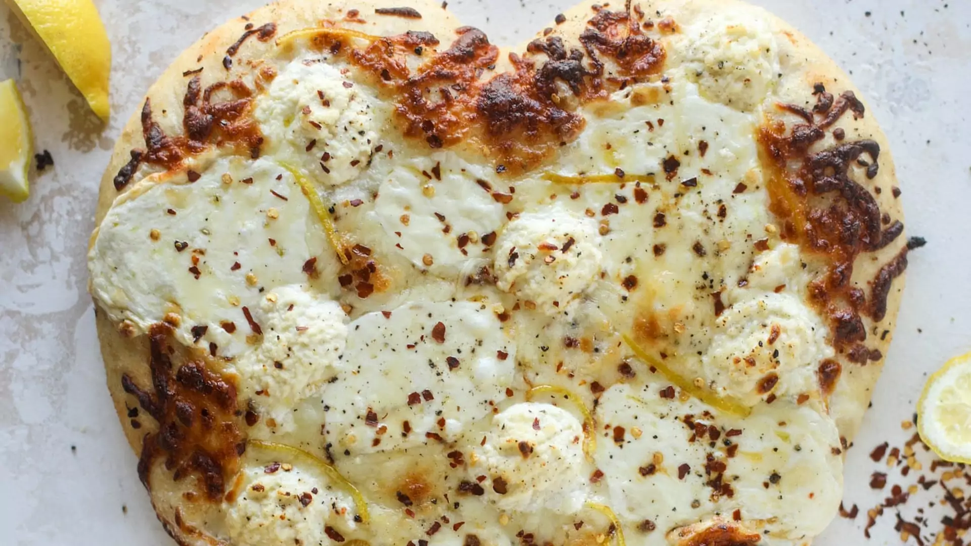 Pizza bianca - aromatyczna i baaardzo serowa
