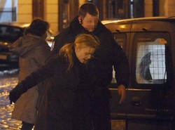 Iza Miko rozwozi paczki do biednych rodzin