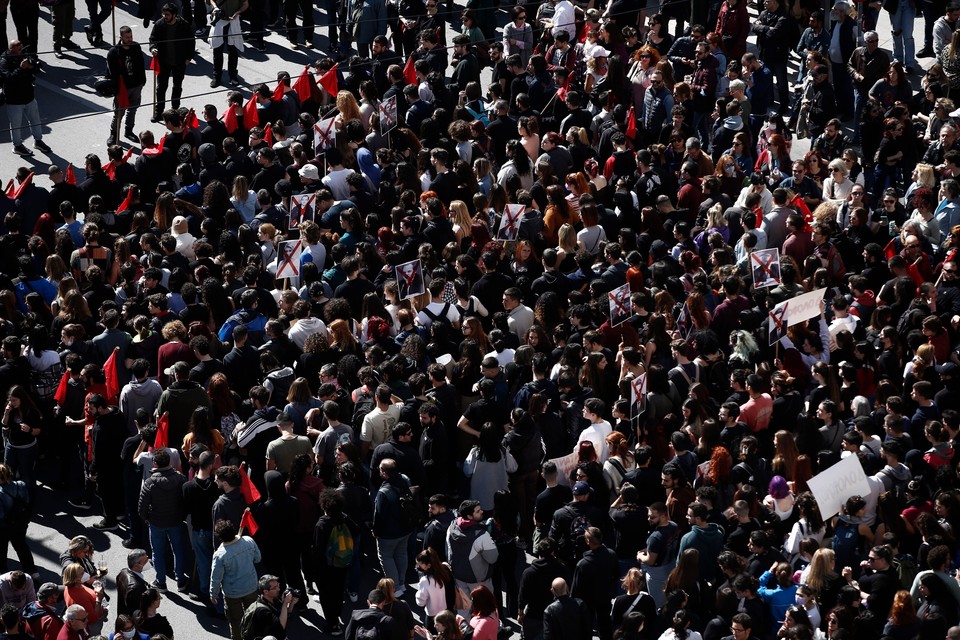 Katastrofa kolejowa i protesty. Dziesiątki tysięcy ludzi na ulicach Aten