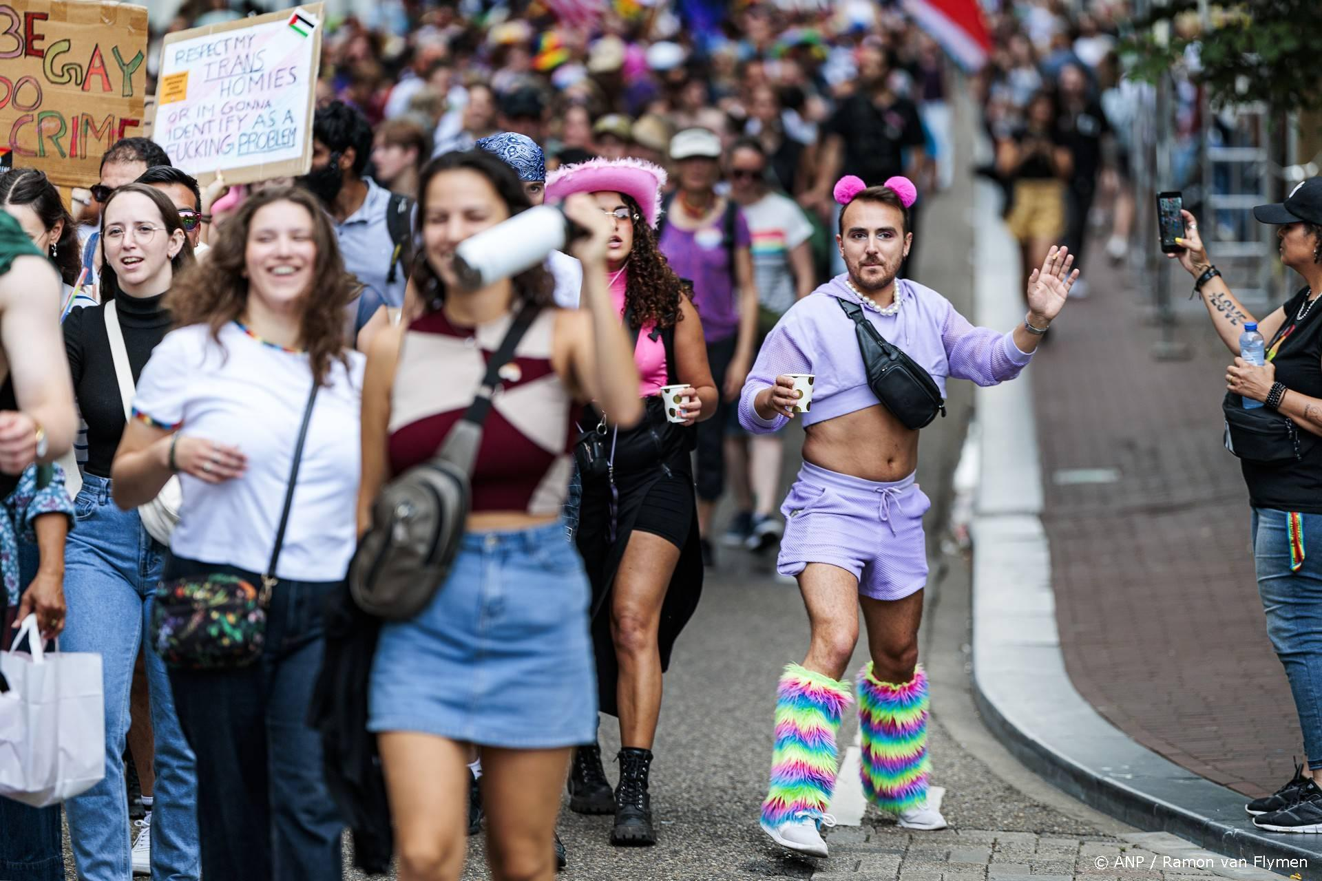Pride March Amsterdam: duizenden deelnemers, kritiek sponsor