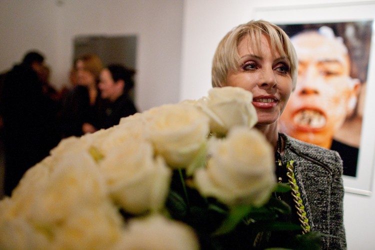 <b>Miejsce 8: Grażyna Kulczyk z majątkiem szacowanym na 1,85 mld zł. </b><br />Była żona Jana Kulczyka jest jedyną kobietą w zestawieniu. Jest właścicielką Centrum Biznesu i Sztuki Stary Browar, jednego z największych centrów handlowych w Poznaniu oraz mieszczącego się w tym samym miejscu futurystycznego hotelu Blow Up Hall 50 50. Jednak swoją pozycję w rankingu „Wprost” Grażyna Kulczyk zawdzięcza jednej z największych w Europie prywatnych kolekcji dzieł sztuki.