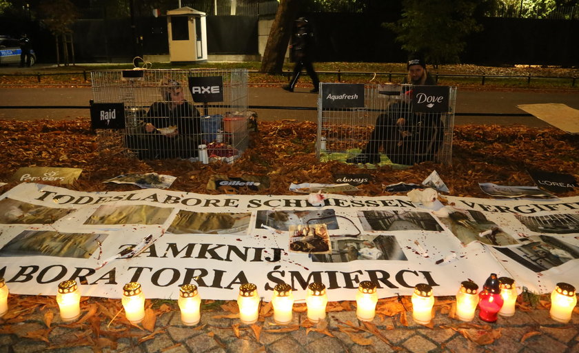 Protest przed Ambasadą Niemiec w Warszawie