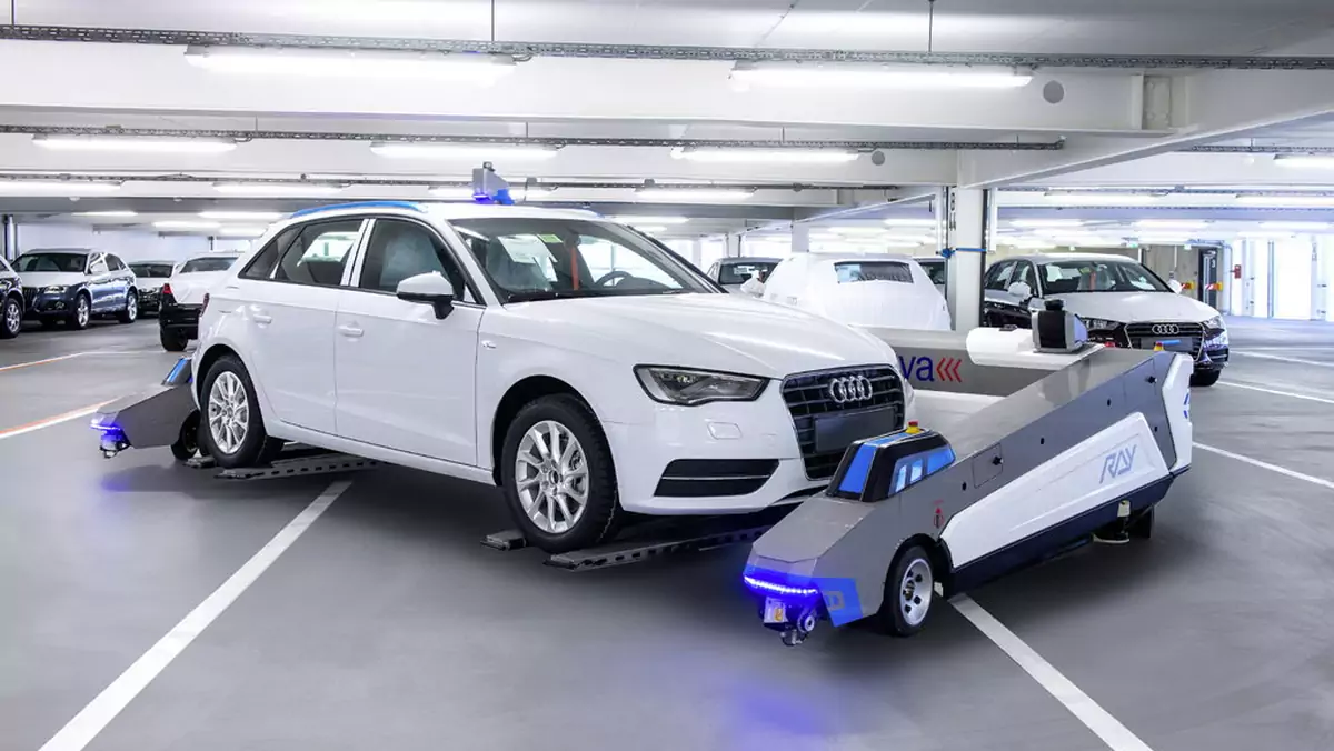 W fabryce Audi roboty transportują samochody