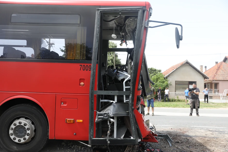 U stravičnoj nesreći u metu Stubline vozač autobusa ostao je mrtav na licu mesta