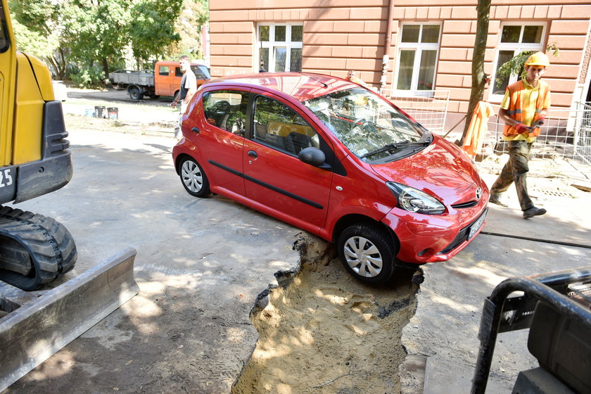 Samochód wjechał w wykop