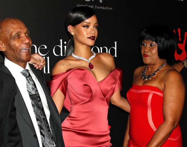 Rihanna z dziadkiem i mamą Monicą
