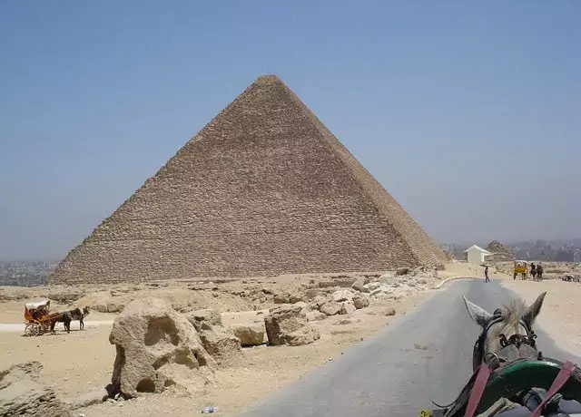 Piramidy