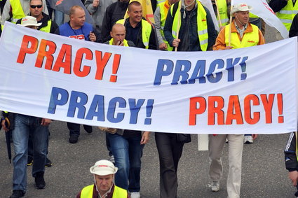 Śmieciówki z prawami jak zwykłe umowy, zwolnienie płatne 100 proc. Pomysły Lewicy na rynek pracy