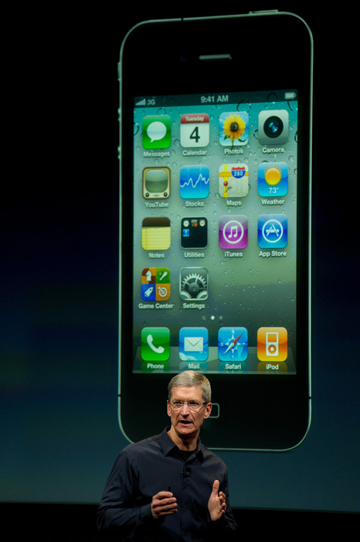 Tim Cook przemawia na konferencji, na której zadebiutował iPhone 4S 4.10.2011, fot. David Paul Morris/Bloomberg