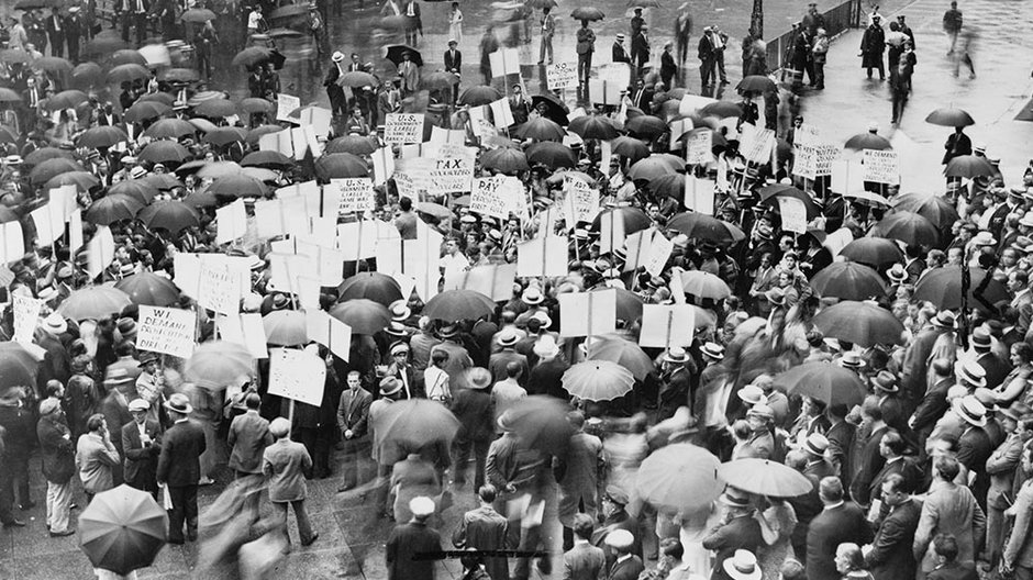 Tłumy przed Bankiem Stanów Zjednoczonych w Nowym Jorku po jego upadku w 1931 roku