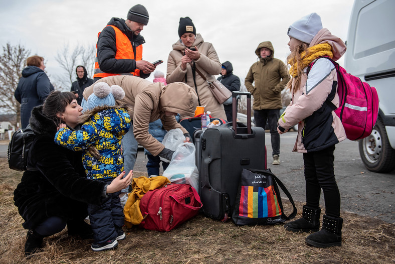 Dzieci-uchodźców na polsko-ukraińskim przejściu granicznym Zosin-Uściług