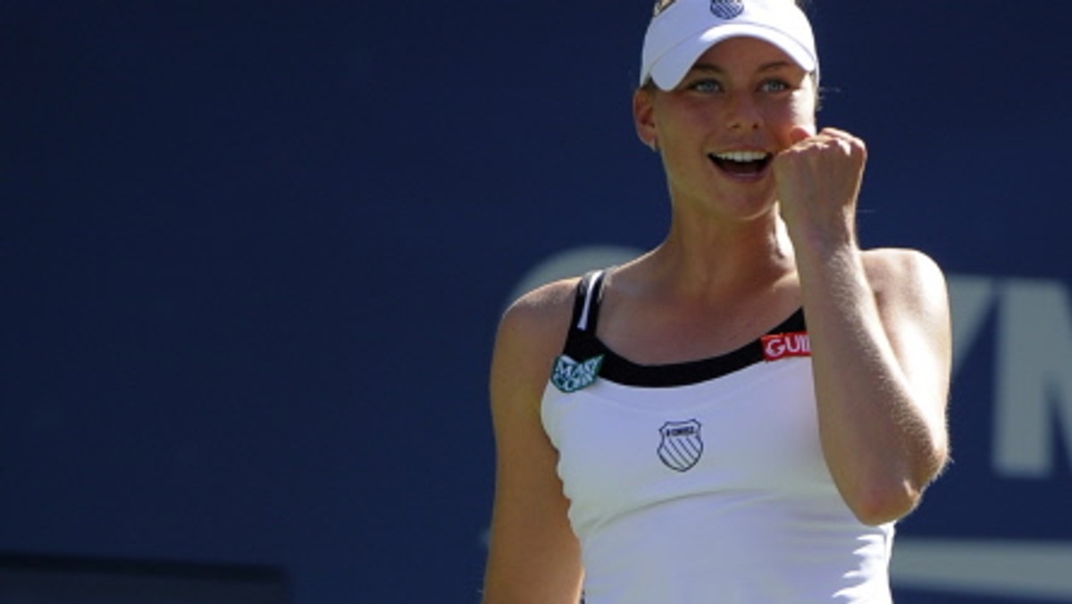 Rosjanka Wiera Zwonariewa, rozstawiona z numerem drugim, wygrała w sobotę z Chinką Na Li (9.) 6:3, 6:3 i jako pierwsza awansowała do finału turnieju WTA Tour na twardych kortach w Pekinie (z pulą nagród 4,5 mln dol.). Swoją niedzielną rywalkę pozna wieczorem.