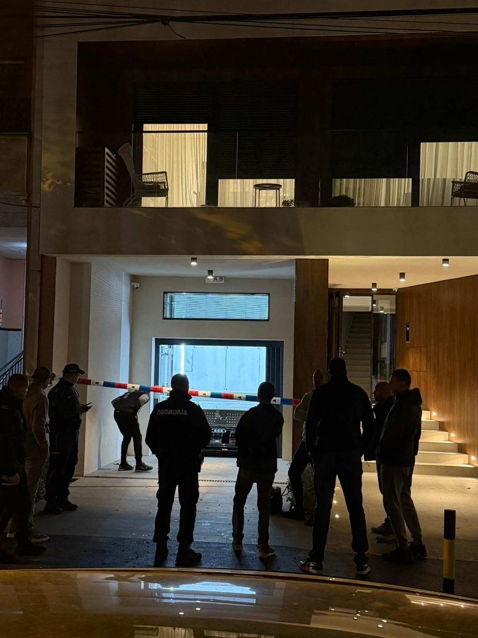 automobil propao u teretni lift na Vračaru