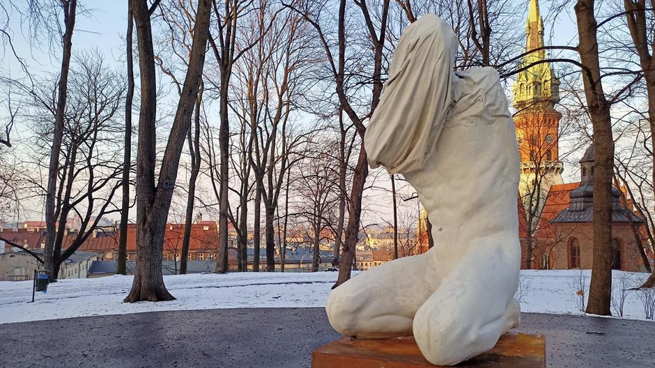 Tajemnicza rzeźba w krakowskim parku