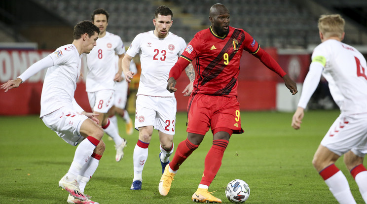 Továbbra is remekel Belgium válogatott támadója, Romelu Lukaku (pirosban). / Fotó: Getty Images