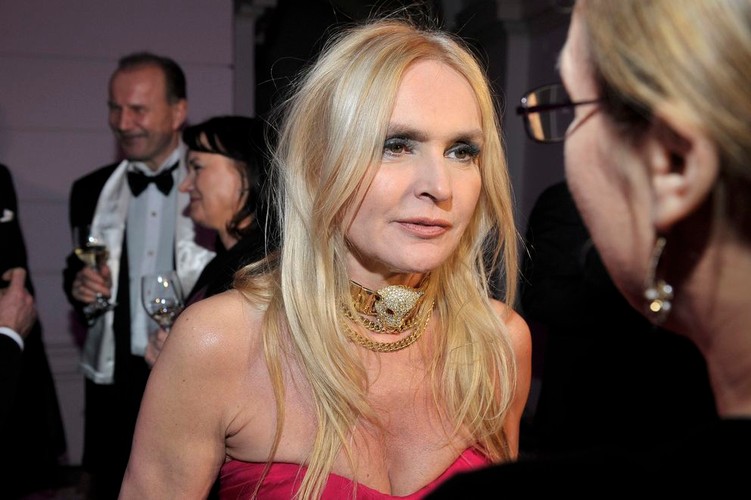 Monika Olejnik na XIV Balu Dziennikarzy zaprezentowała oryginalną złota kolięie po raz pierwszy