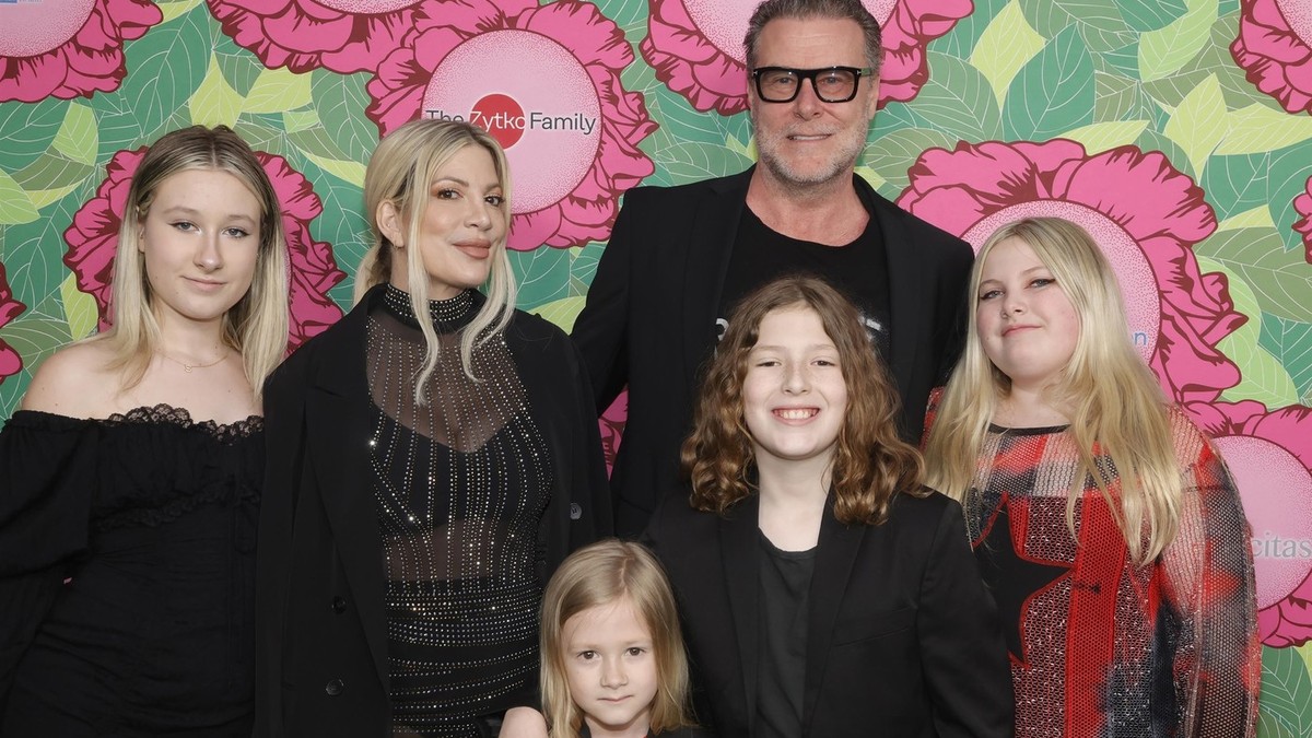 Tori Speling sa bivšim mužem i decom