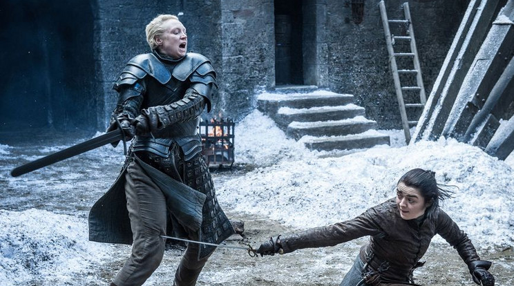 Egy emlékezetes párbaj a Trónok harcából: a lovagnő Brienne (Gwendoline Christie, a képen balra) és Arya Stark (Maisie Williams, a képen jobbra) /Fotó: HBO