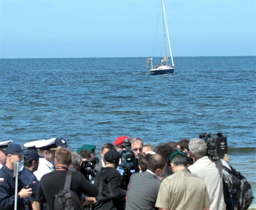 Minister mówił, a na drugim planie seks i rozpusta! FOTO